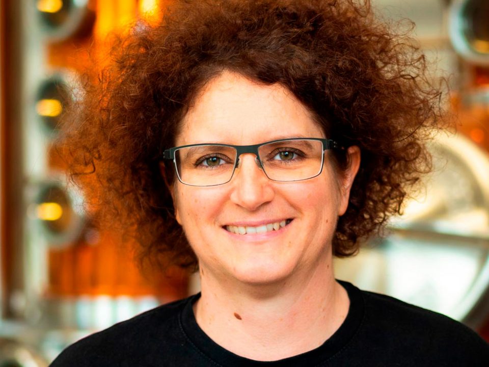 Portraitfoto von DI Dr. Carmen Krauss, CEO von Distillery Krauss